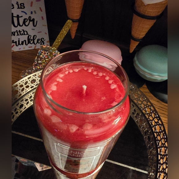 Brand new Yankee Candle large 22oz Juicy Watermelon Candle! 🍉🍉 - Picture 4 of 5